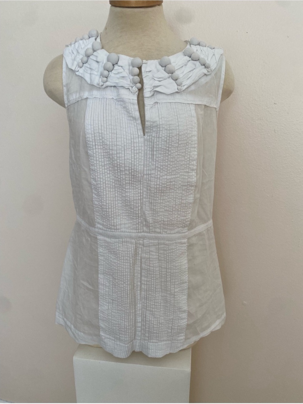 Elegant White Ruffled Collar Sleeveless Camisole